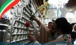 مراسم اهداء گل به ضریح مطهر حضرت زینب(س)در روز میلاد آن �